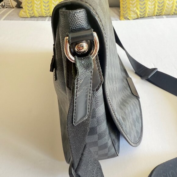 Auth Louis Vuitton Daniel GM Shoulder Bag Messenger Damier Graphite N58033 - Picture 6 of 16